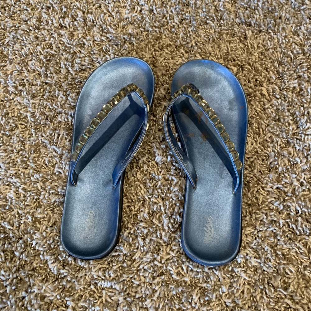 Flip Flops that have some Rhinestones and size 7